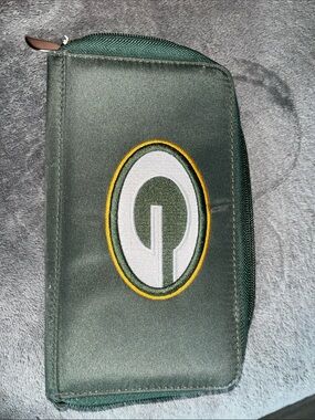 Green Bay Packers billfold with White NFL Shield